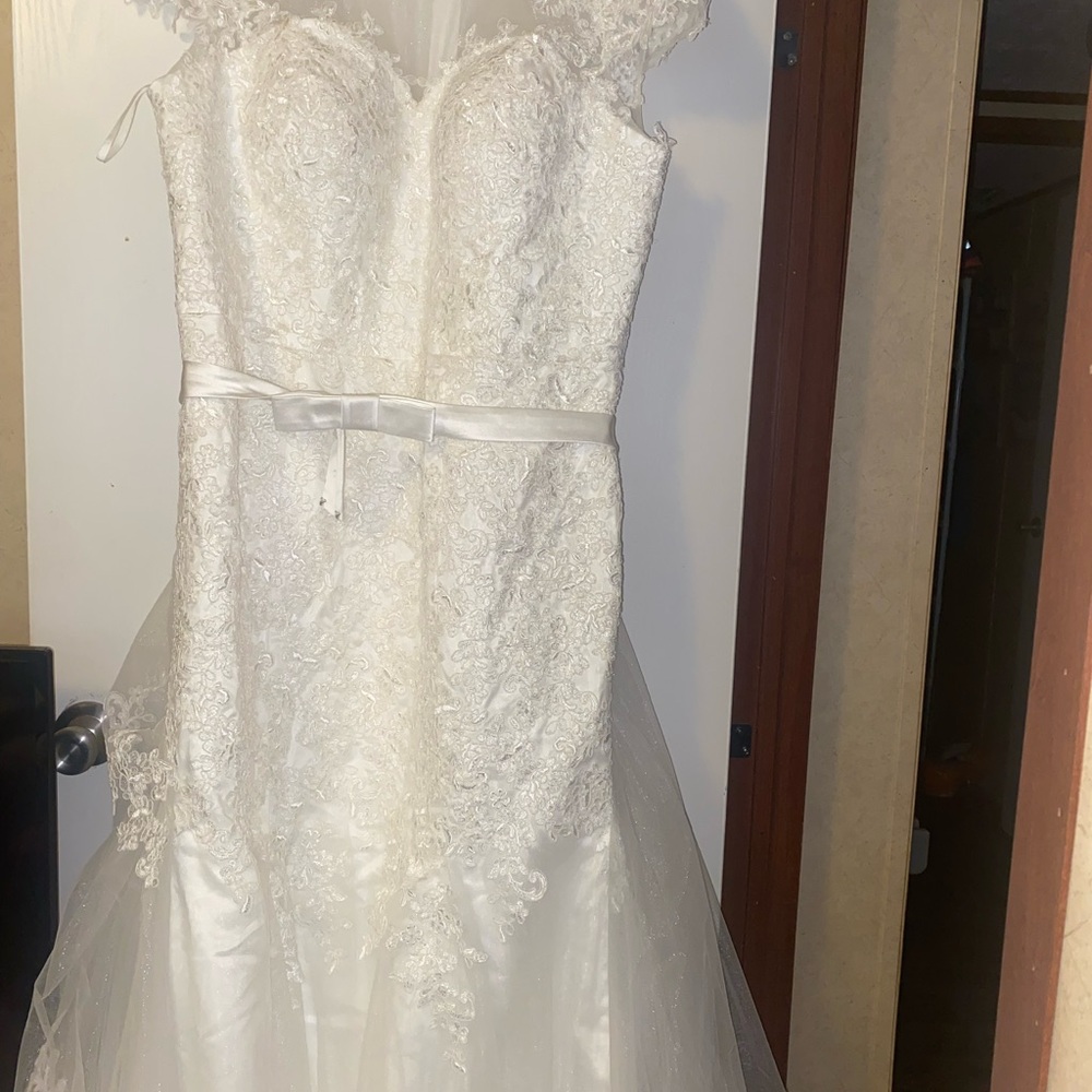 Elegant Lace Wedding Dress